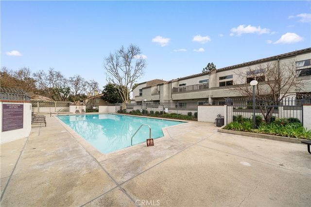 18 Town And Country, Pomona, CA 91766