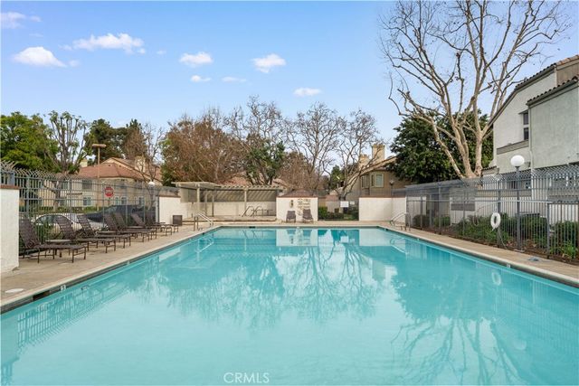 18 Town And Country, Pomona, CA 91766