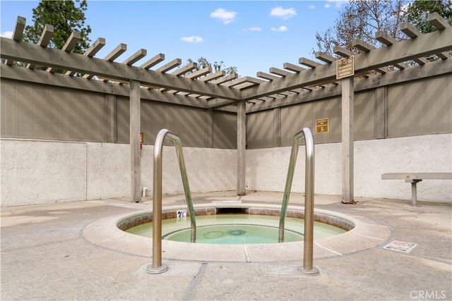 18 Town And Country, Pomona, CA 91766