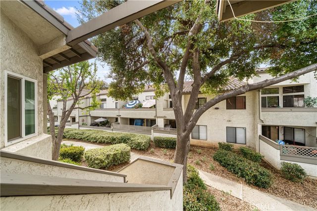 18 Town And Country, Pomona, CA 91766