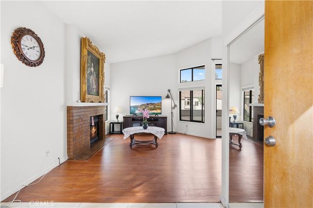 18 Town And Country, Pomona, CA 91766