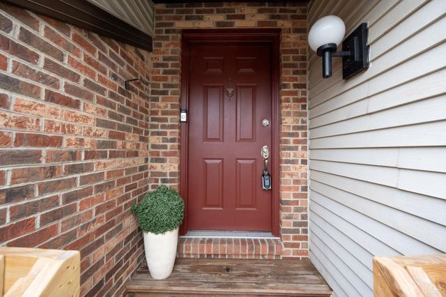 287 Bedford Glen Lane, Springdale, OH 45246