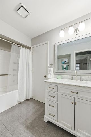 287 Bedford Glen Lane, Springdale, OH 45246