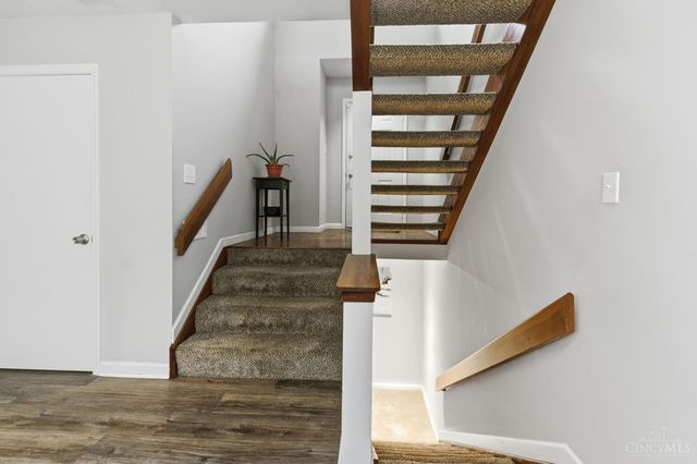 287 Bedford Glen Lane, Springdale, OH 45246