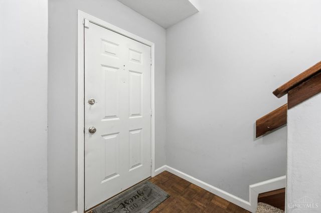 287 Bedford Glen Lane, Springdale, OH 45246