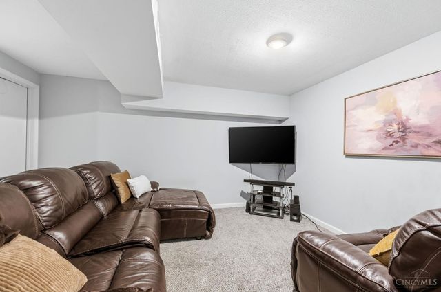 287 Bedford Glen Lane, Springdale, OH 45246