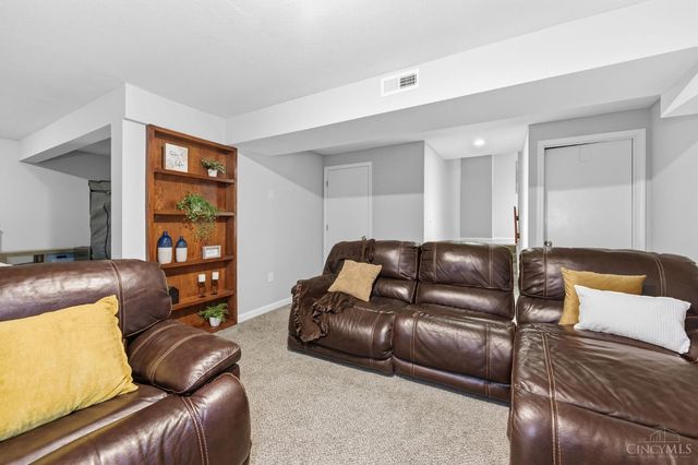 287 Bedford Glen Lane, Springdale, OH 45246