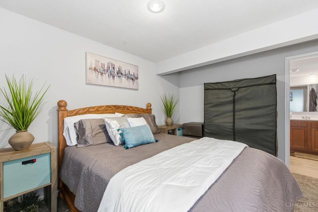 287 Bedford Glen Lane, Springdale, OH 45246