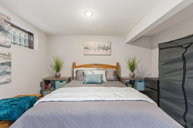 287 Bedford Glen Lane, Springdale, OH 45246