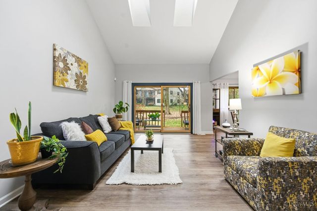 287 Bedford Glen Lane, Springdale, OH 45246