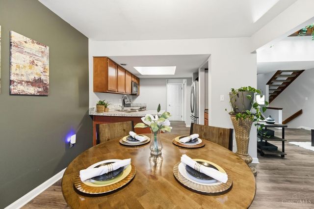 287 Bedford Glen Lane, Springdale, OH 45246