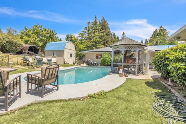 9901 Wild Oak Ct, Oakdale, CA 95361