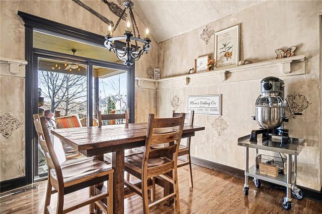 10009 N Euclid Avenue, Kansas City, MO 64155