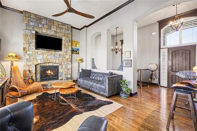 10009 N Euclid Avenue, Kansas City, MO 64155