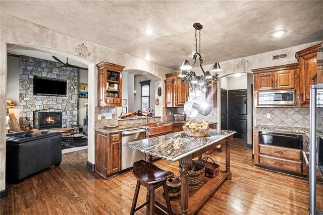 10009 N Euclid Avenue, Kansas City, MO 64155