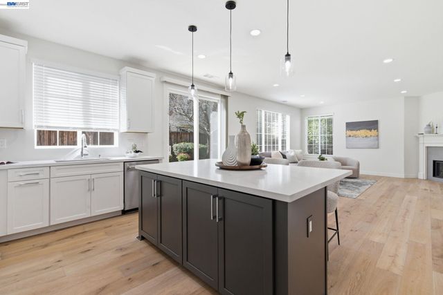 151 S Vista Hermosa St, Mountain House, CA 95391