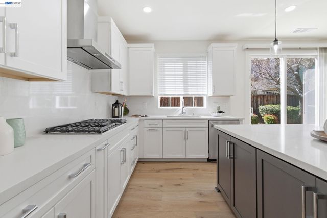 151 S Vista Hermosa St, Mountain House, CA 95391