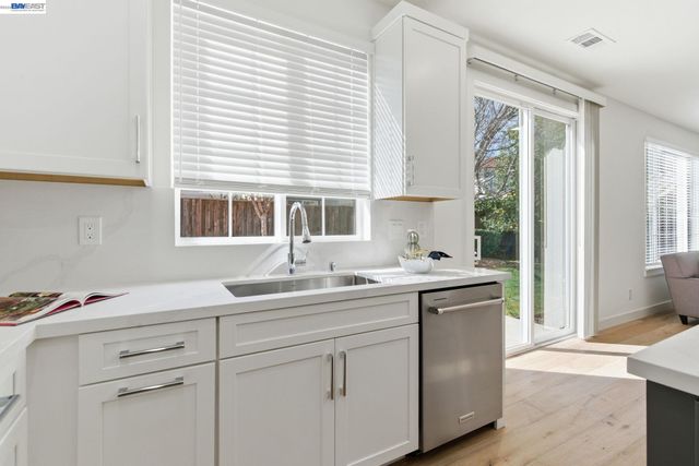 151 S Vista Hermosa St, Mountain House, CA 95391