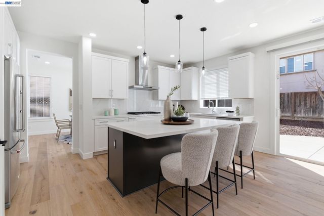 151 S Vista Hermosa St, Mountain House, CA 95391