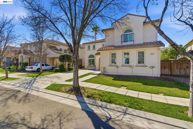 151 S Vista Hermosa St, Mountain House, CA 95391