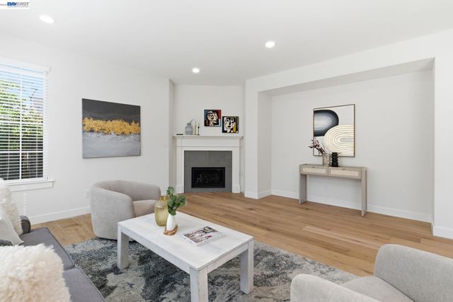 151 S Vista Hermosa St, Mountain House, CA 95391