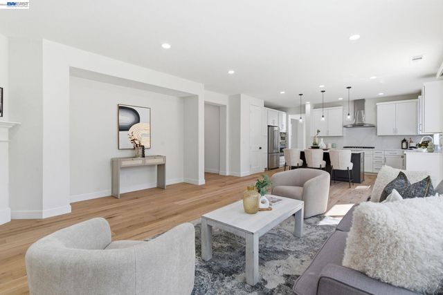 151 S Vista Hermosa St, Mountain House, CA 95391