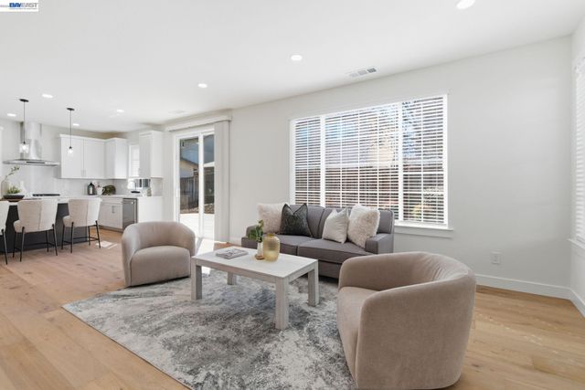 151 S Vista Hermosa St, Mountain House, CA 95391