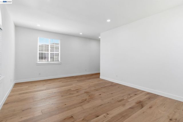 151 S Vista Hermosa St, Mountain House, CA 95391