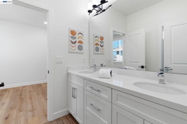 151 S Vista Hermosa St, Mountain House, CA 95391