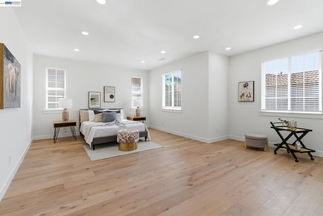 151 S Vista Hermosa St, Mountain House, CA 95391