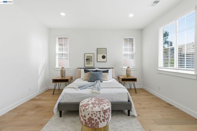 151 S Vista Hermosa St, Mountain House, CA 95391