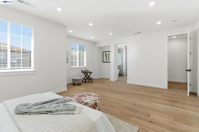 151 S Vista Hermosa St, Mountain House, CA 95391