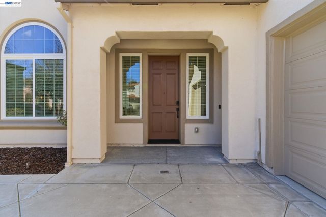 151 S Vista Hermosa St, Mountain House, CA 95391