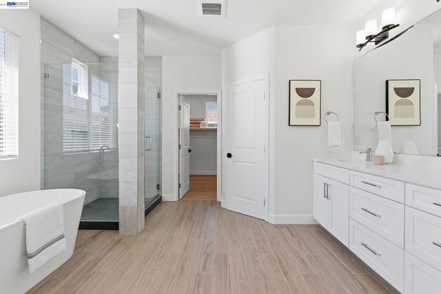 151 S Vista Hermosa St, Mountain House, CA 95391