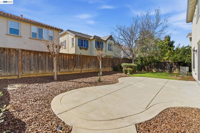 151 S Vista Hermosa St, Mountain House, CA 95391