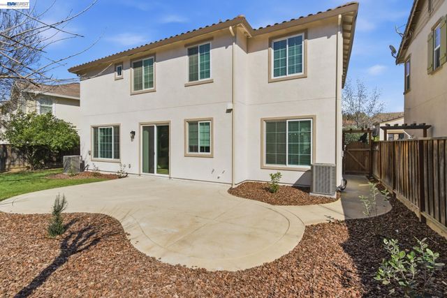 151 S Vista Hermosa St, Mountain House, CA 95391