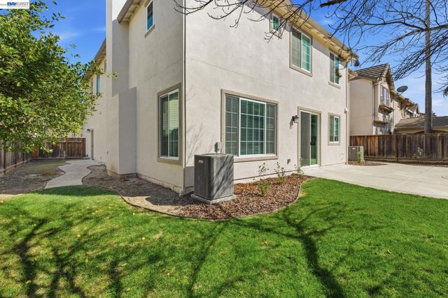 151 S Vista Hermosa St, Mountain House, CA 95391