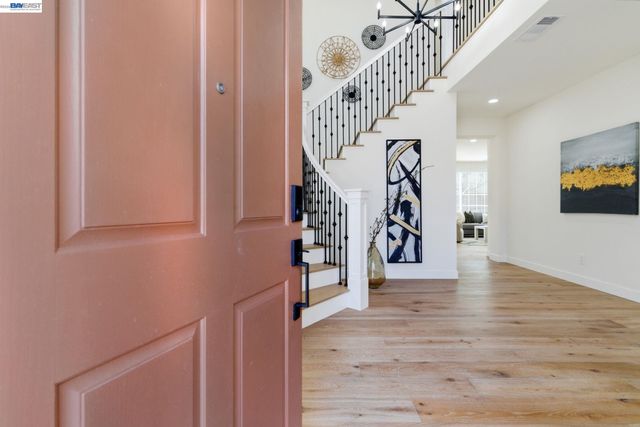 151 S Vista Hermosa St, Mountain House, CA 95391