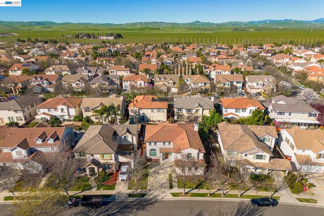 151 S Vista Hermosa St, Mountain House, CA 95391