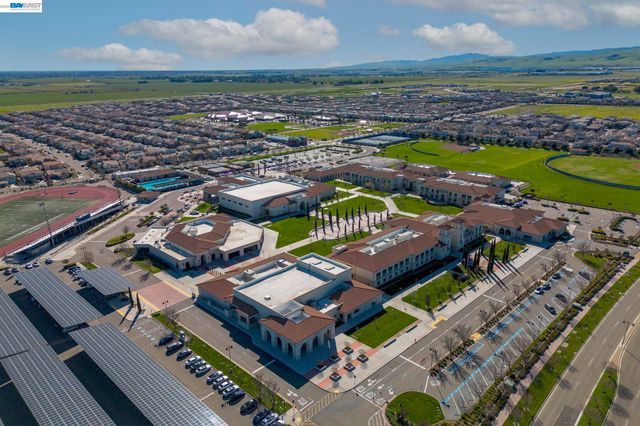 151 S Vista Hermosa St, Mountain House, CA 95391