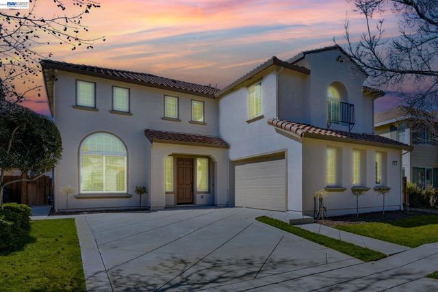 151 S Vista Hermosa St, Mountain House, CA 95391