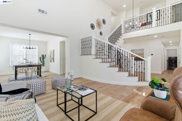 151 S Vista Hermosa St, Mountain House, CA 95391