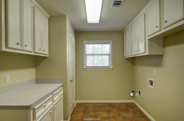 715 Berry Creek, College Station, TX 77845