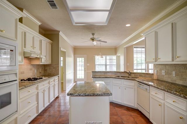 715 Berry Creek, College Station, TX 77845