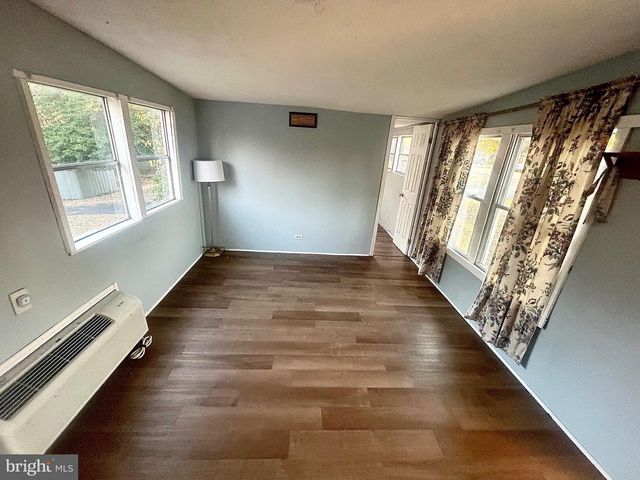 242 TRENTON AVE, Shenandoah, VA 22849