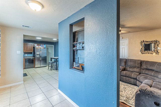 1304 E Inwood Drive, Arlington, TX 76010