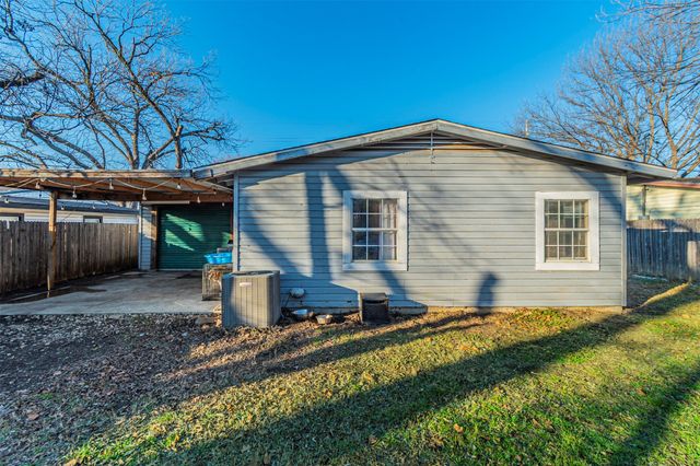 1304 E Inwood Drive, Arlington, TX 76010