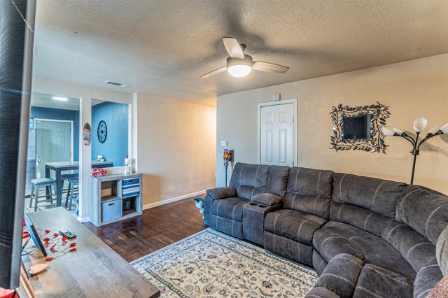 1304 E Inwood Drive, Arlington, TX 76010