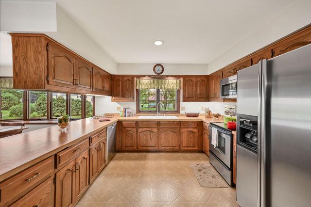 16015 Mark DRIVE, Brookfield, WI 53005