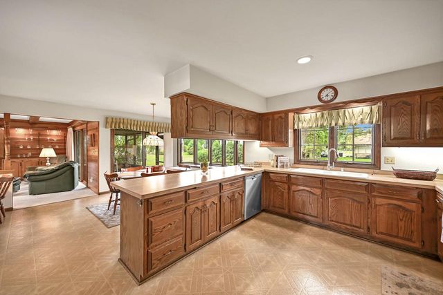 16015 Mark DRIVE, Brookfield, WI 53005